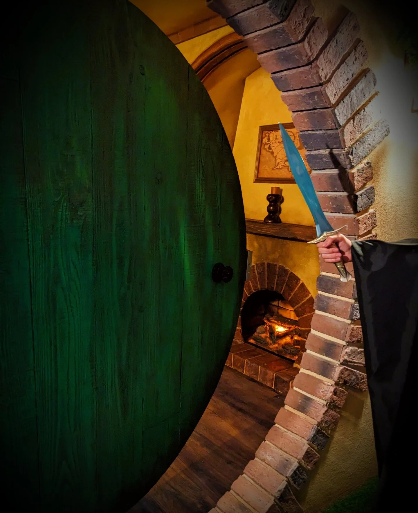 Salle d’escape game L’Anneau Unique au Sablier avec décors fantastiques et ambiance immersive